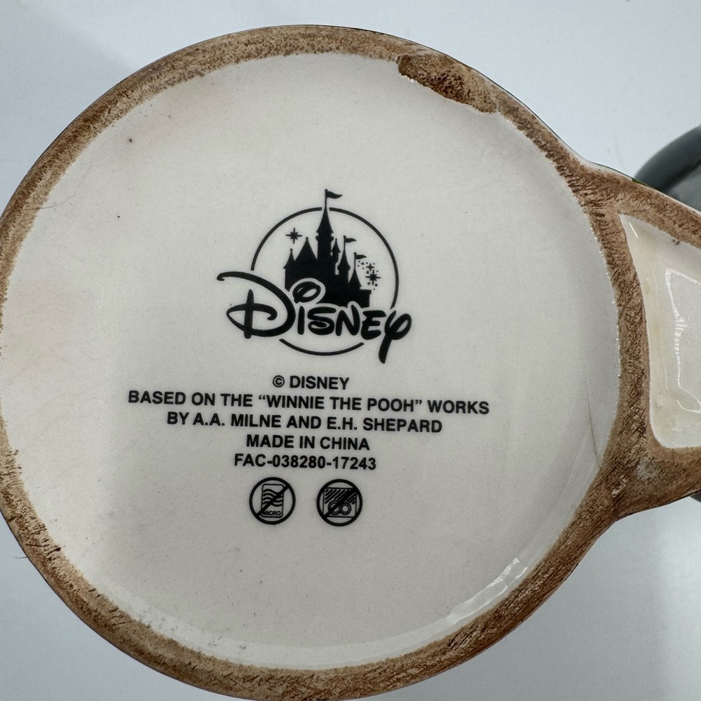 Winnie The Pooh And Eeyore Coffee Mug Chip on Bottom OF CUP NOT VISIBLE - Picture 11 of 11
